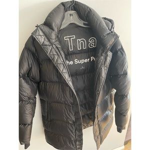 Aritzia mid length super puff jacket